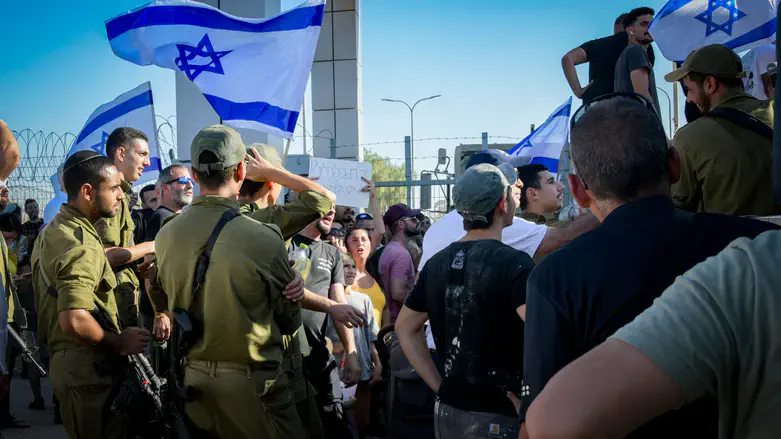 בכיר באכ”א מודה: “הגעת השוטרים רעולי הפנים לשדה תימן הייתה טעות”