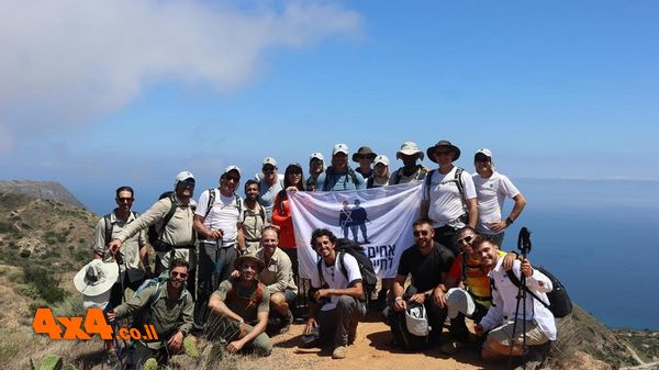 אחים לחיים במסע על שביל חוצה האי קטלינה Brothers For Life Trek on the Trans-Catalina Trail