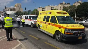 תינוק בן כמה חודשים נשכח ברכב בחיפה, מצבו קשה