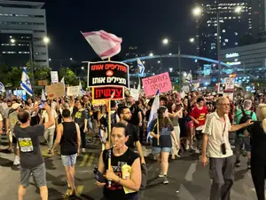 במקביל לביקור נתניהו בוושינגטון: מחאה בת”א תוך קריאה לעסקת חטופים