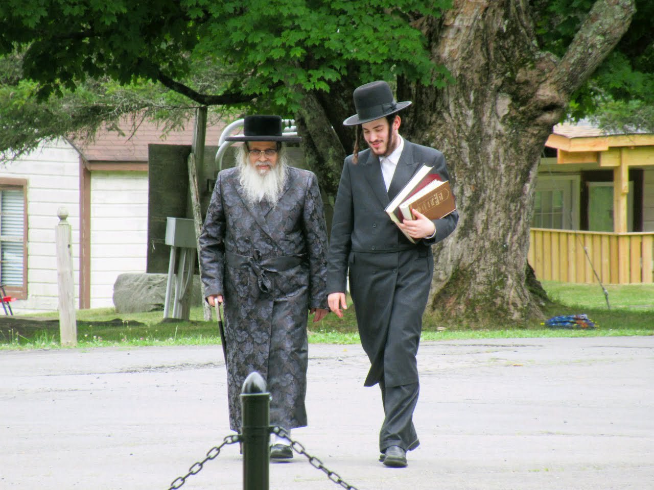 מה לומד האדמו”ר מסאטמר עם ה’הויז בחור’ מידי יום? 