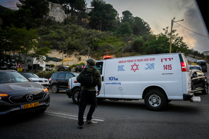 טבח במג’דל שמס: עשרה נרצחים מפגיעה ישירה בתוך מגרש כדורגל; עשרות פצועים