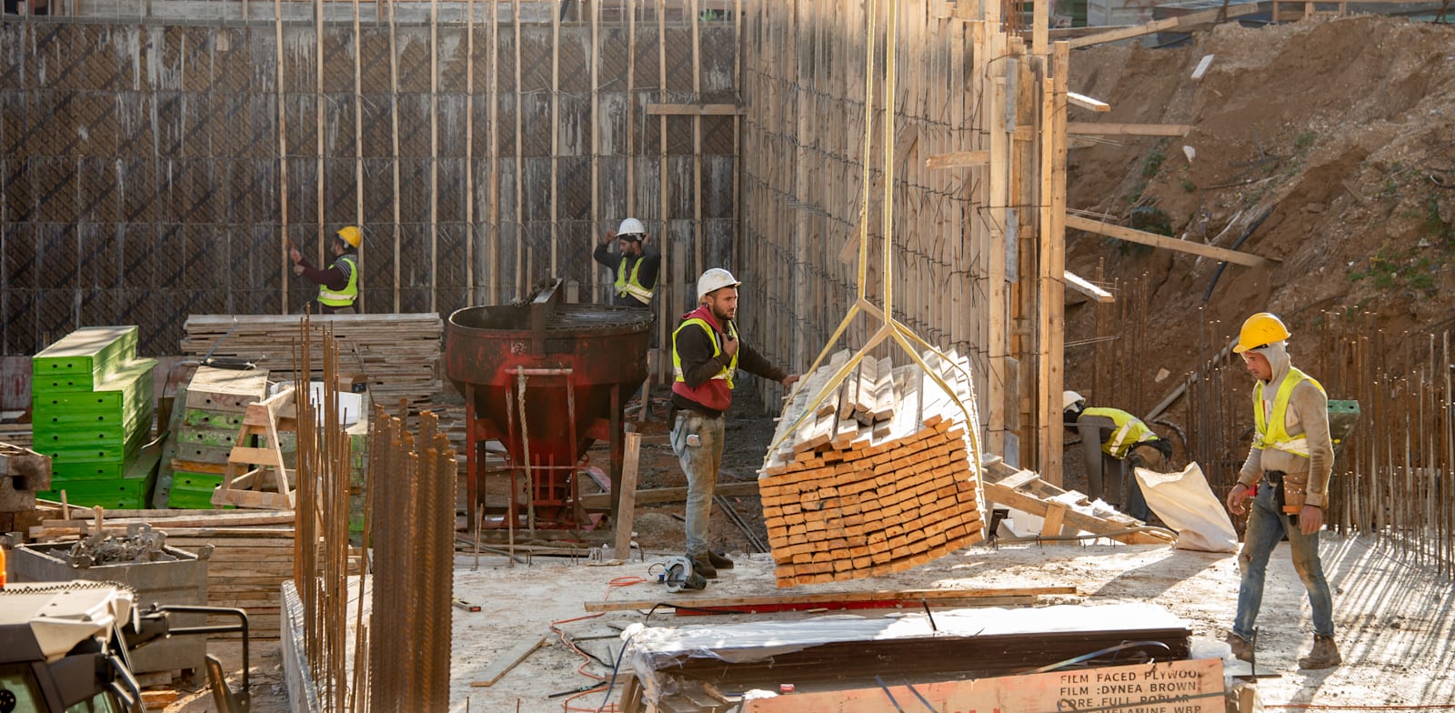 מדד הבנייה שוב חוטף בעקבות ההסלמה הביטחונית. אלו הסיבות