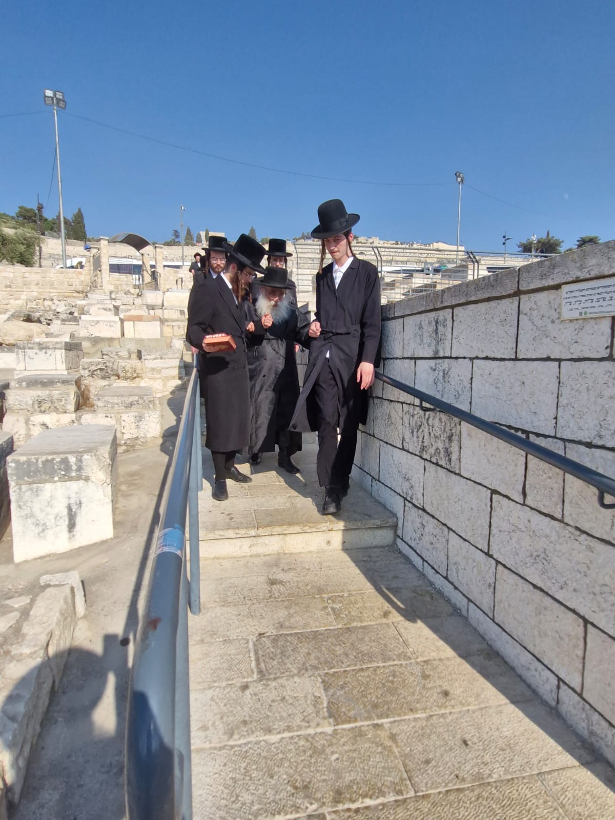 הגאב”ד מצפון הארץ, העתיר במקומות הקדושים בירושלים 