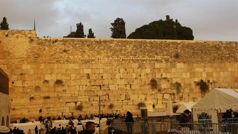 שידור חי מהכותל המערבי: עצרת תפילה להצלחת המלחמה