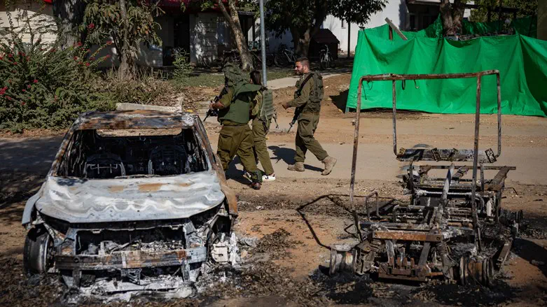 “מפגן של אטימות”: צה”ל מפרק מבנים במוצב נחל עוז