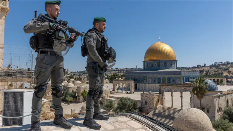 ברשת תהו בתגובה לכתב ‘הארץ’: יש חוק שאוסר על יהודים להתפלל בהר הבית?