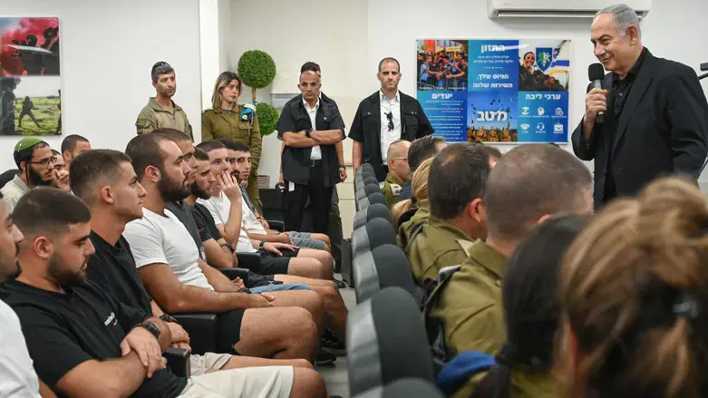 נתניהו בבקו”ם: ערוכים הן להגנה והן להתקפה, אנחנו מכים באויבינו ונחושים גם להגן על עצמנו