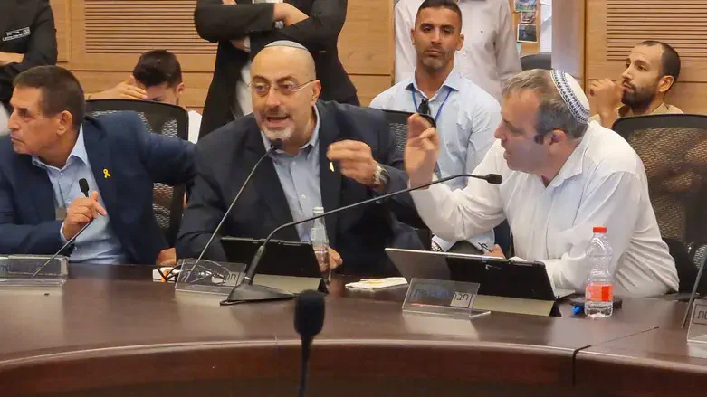 “אתה מחבל שפל”: ההתבטאות הקשה של ניסים ואטורי נגד גלעד קריב