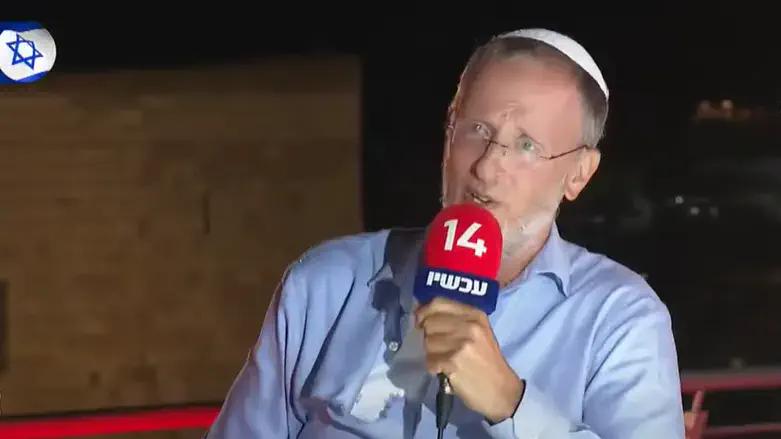 אבל על חורבן הבית: הרב ליאו די קרע את חולצתו בשידור חי