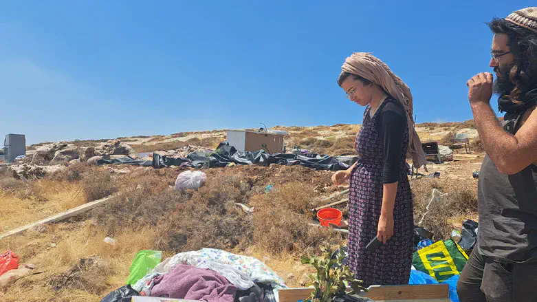 ההרס בבנימין: “מאות שוטרים פשטו בהפתעה, האירו עם פנסים לחדר השינה”