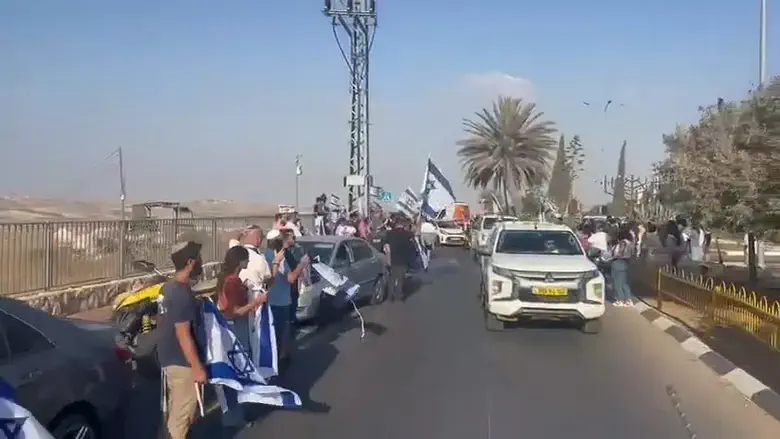 עם דגלי ישראל | צפו: תושבי אדם ליוו למנוחות את סמ”ר דוד משה בן שטרית