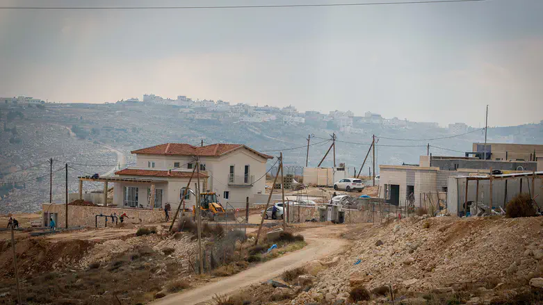 סמוך למעלה חבר בהר חברון: פורעים ערבים תקפו יהודים, שלושה נפצעו באורח קל