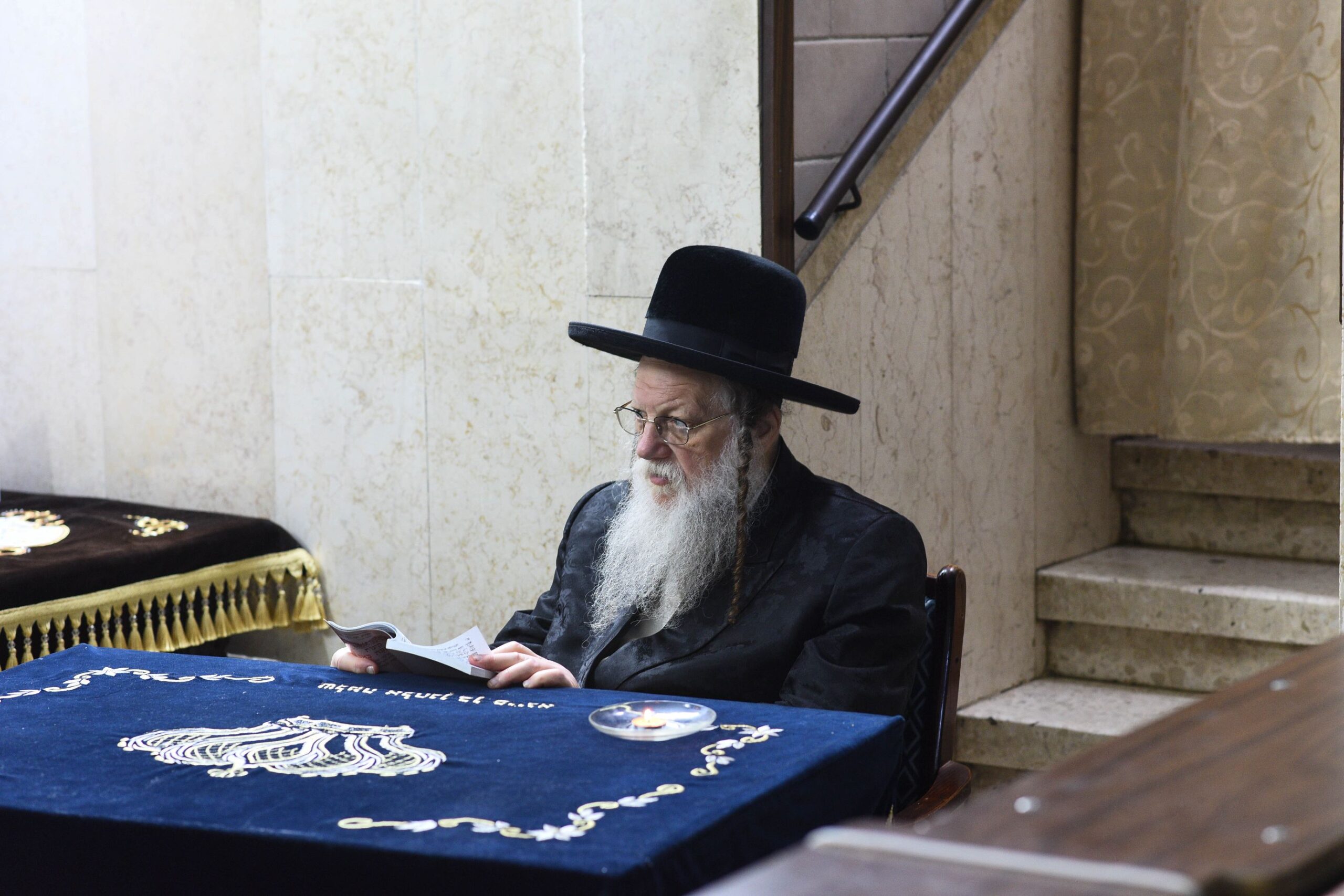 תשעה באב אצל האחים האדמו”רים בבני ברק