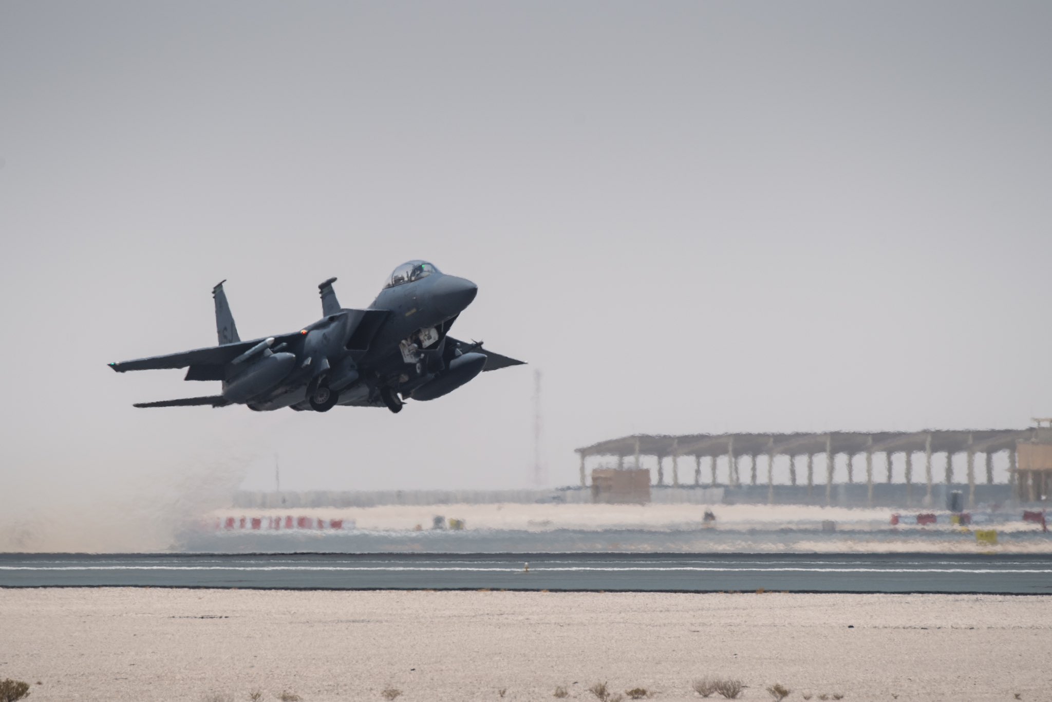 טייסת F-22, ספינות מלחמה ומשחתות | הכוחות האמריקנים שבדרך – לקראת המתקפה