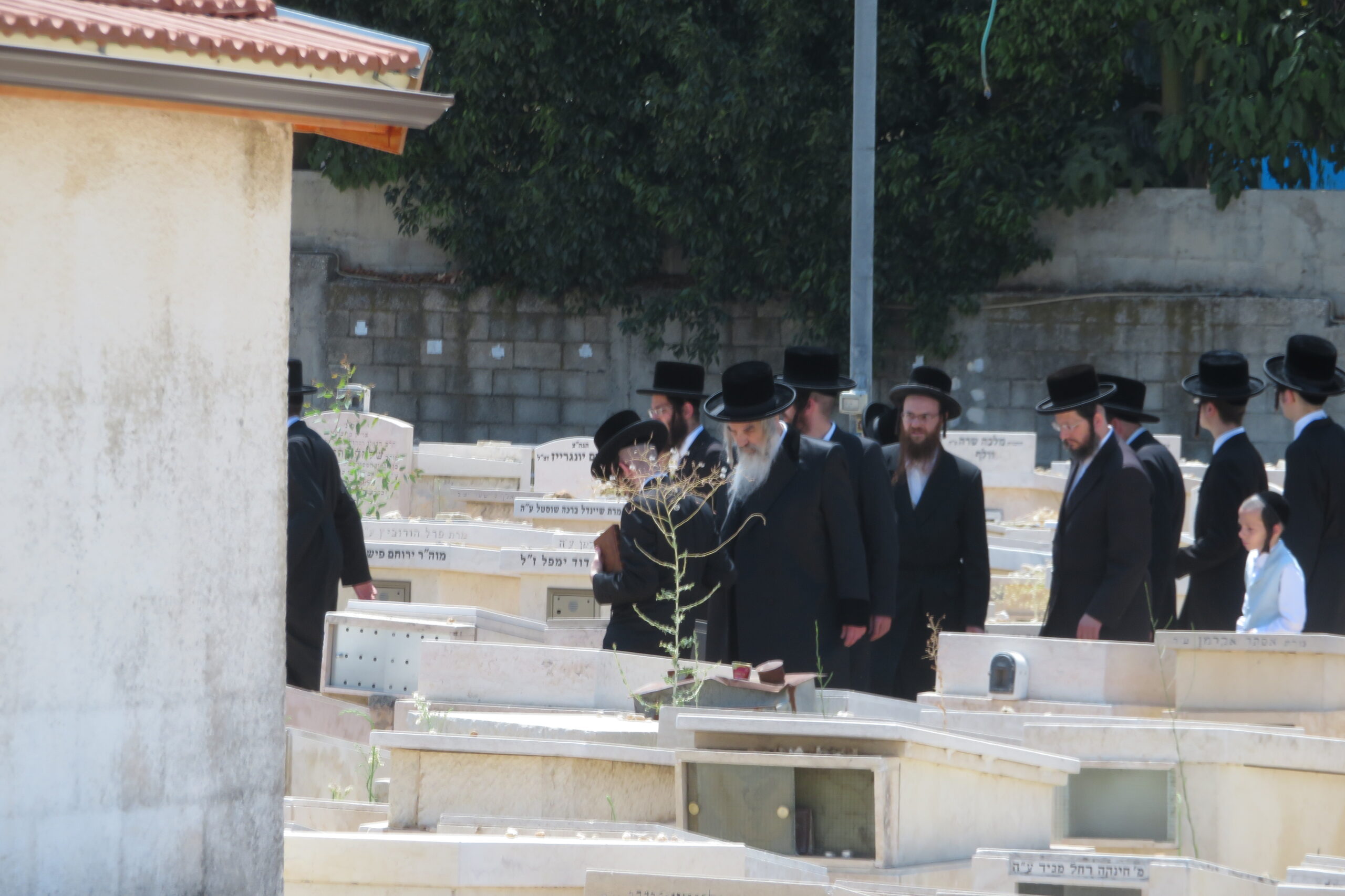 על אף הקושי לצלמו | צפו בגלריה מהאדמו”ר הנסתר 