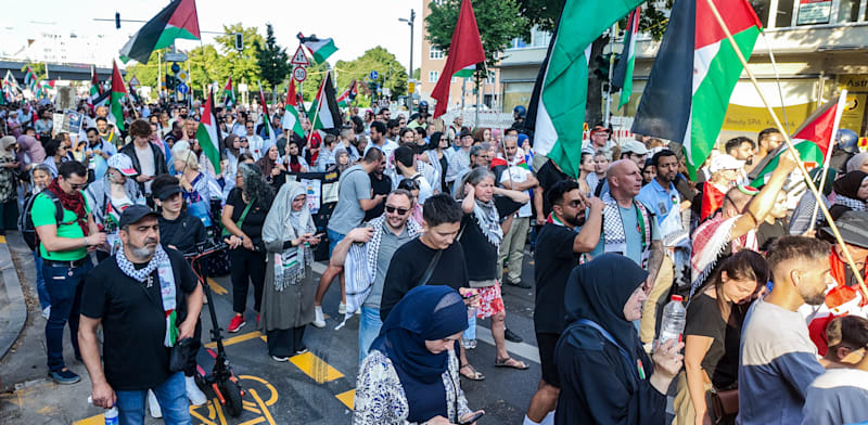 ברלין: צעקה “מהנהר ועד הים” והורשעה בעבירה פלילית