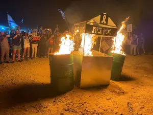 סערת הטקס הממלכתי ל-7 באוקטובר: המחרימים, המתלבטים והערים התומכות