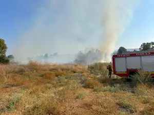 שני מטחים כבדים של עשרות רקטות נורו לצפון; שריפות נרחבות פרצו בגולן