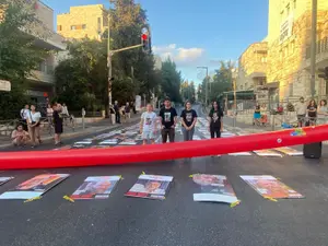 על רקע ההחלטה להישאר בציר פילדלפי: משפחות החטופים יישאו הצהרה בשער בגין