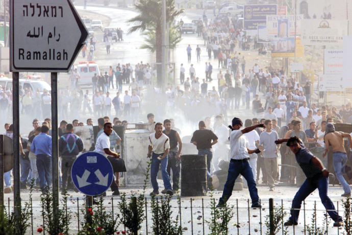 בכיר לשעבר בשב”כ: “אנחנו כפסע מחזרה לפיגועי התאבדות במרכזי הערים”