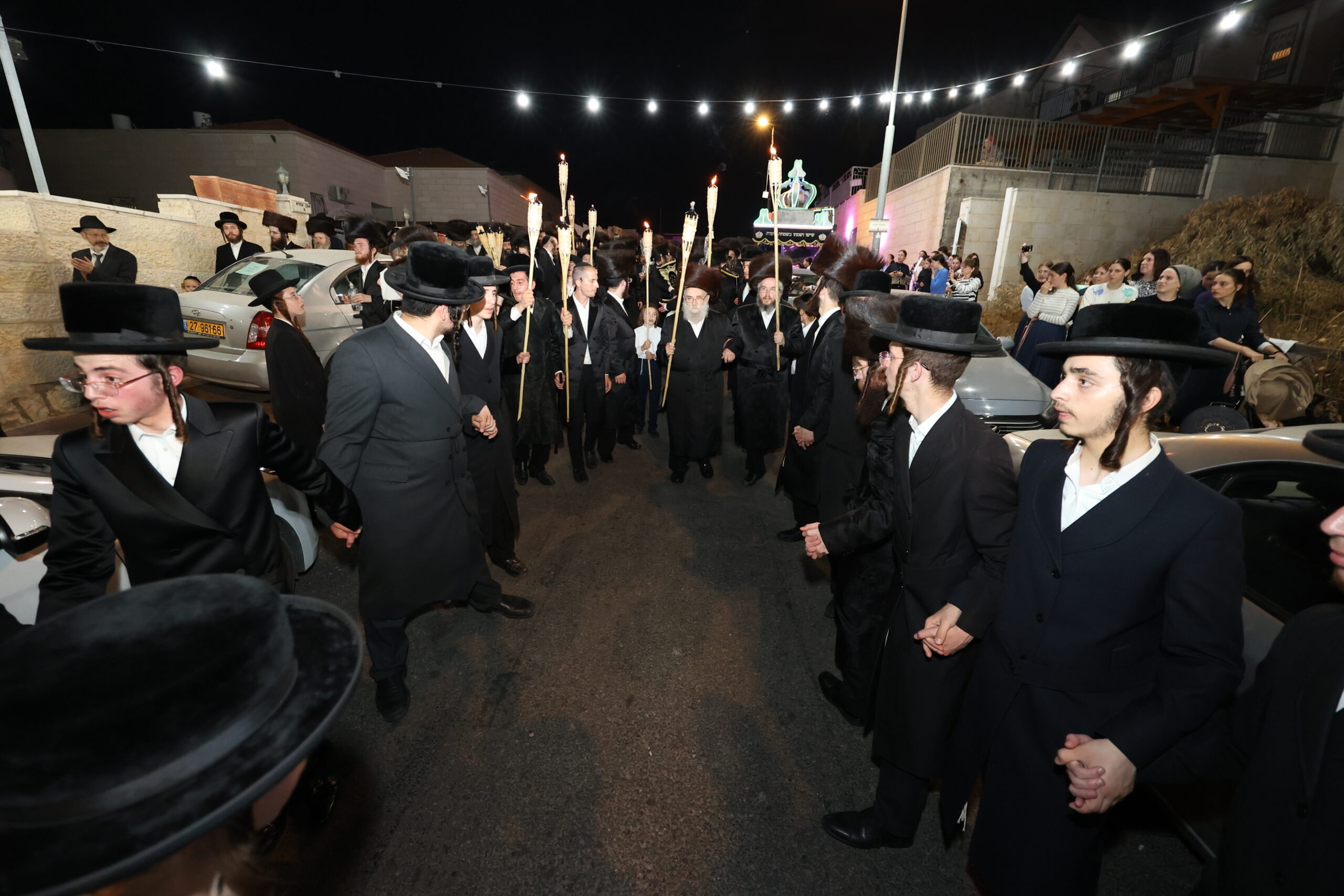 בלפידי אש: הוכנס ספר תורה אל היכל הישיבה בביתר