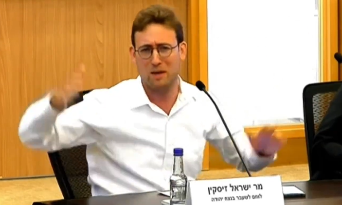 “הכל רקוב בפנים” | בנו של ראש הישיבה שהתגייס הסביר: לחרדי קשה להתגייס, לא אשלח את בני