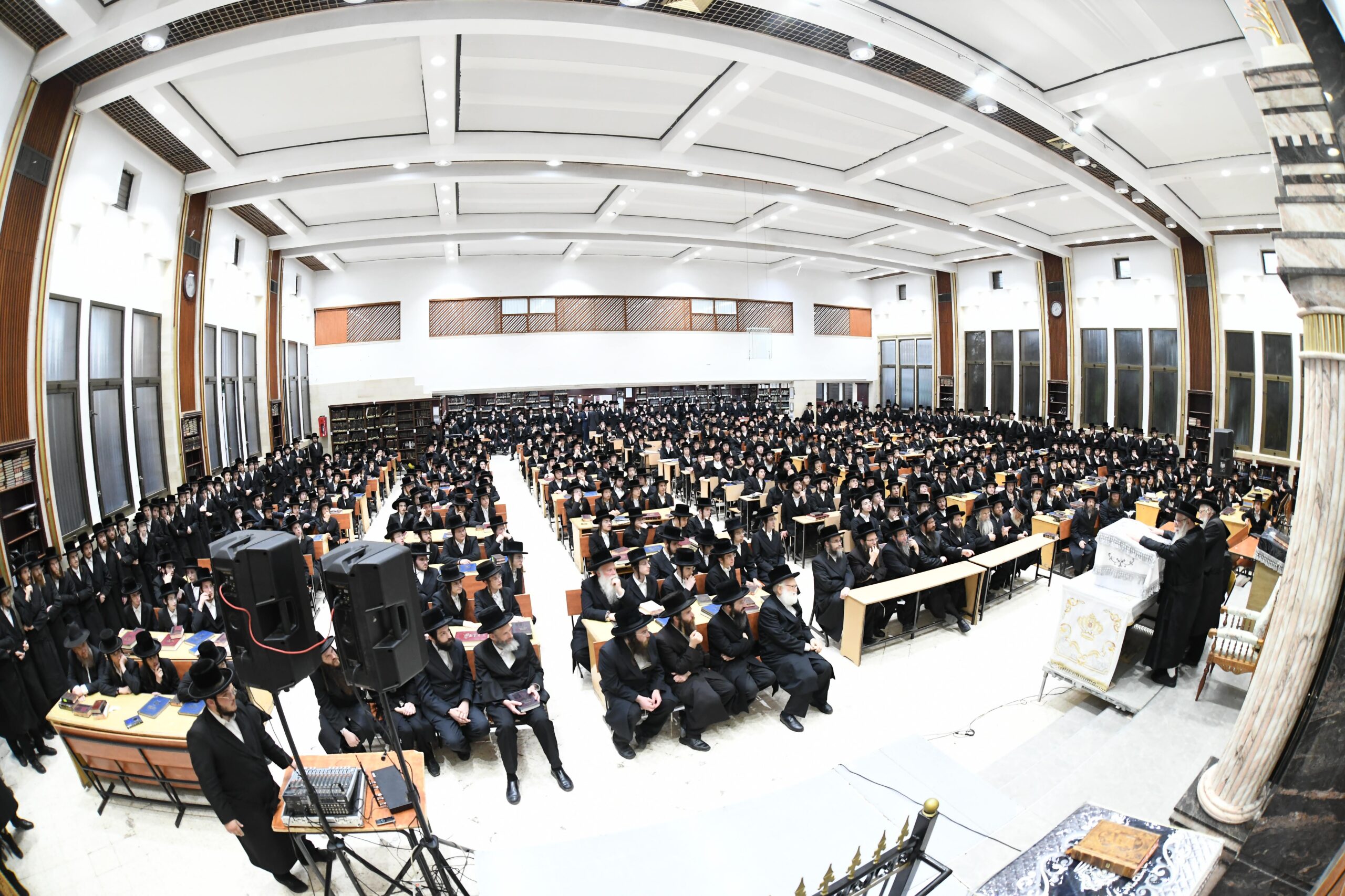 בחורי צאנז כבר התחילו את ‘זמן אלול’ | תיעוד ענק 