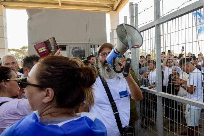 סנגורו לשעבר של אזריה: ״מגנה את האנרכיה והקריאות נגד הפרקליטה הצבאית״