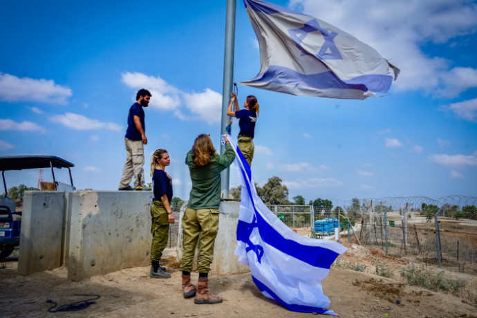 תושבי ניר עם חזרו לקיבוץ: “היינו מגן אנושי, התנהגנו כאישה מוכה” 