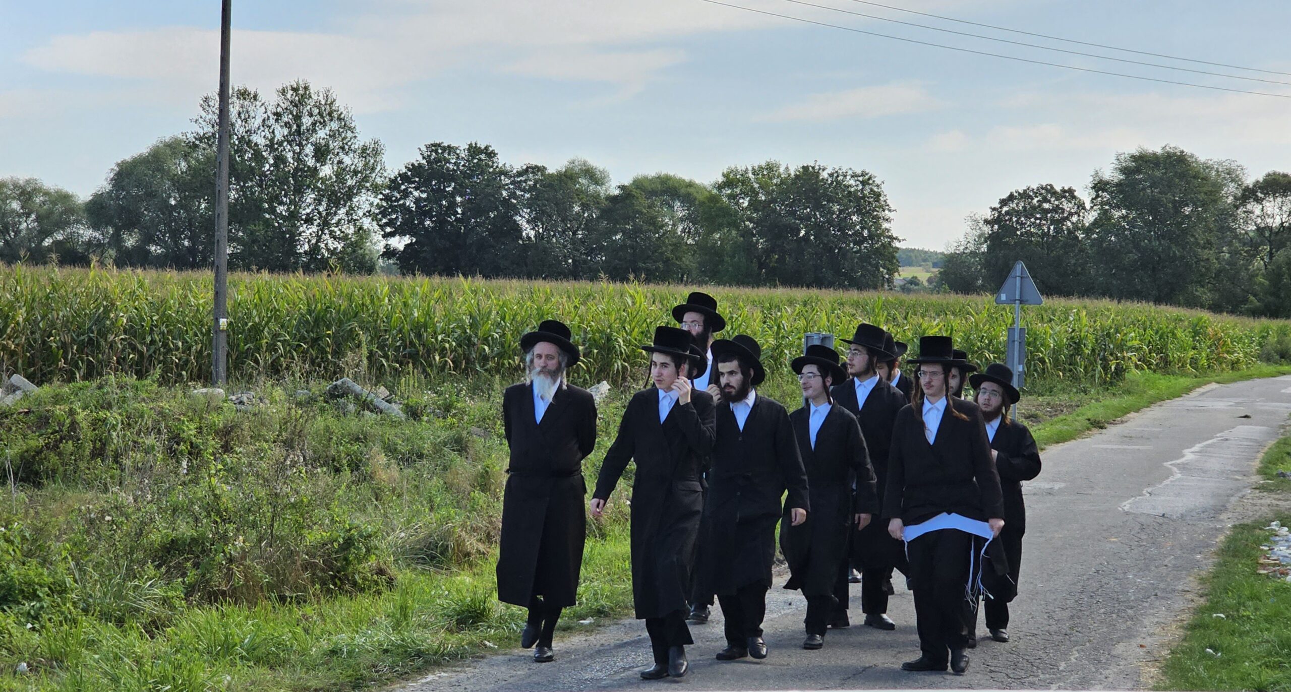 “האדמו”ר ברח מהגבאים” | ‘כיכר’ חושף תיעודים בלעדיים מדינוב