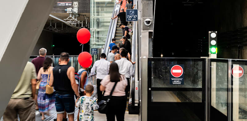 שנה לקו האדום של הרכבת הקלה, והיעד השאפתני עדיין רחוק מלהתממש