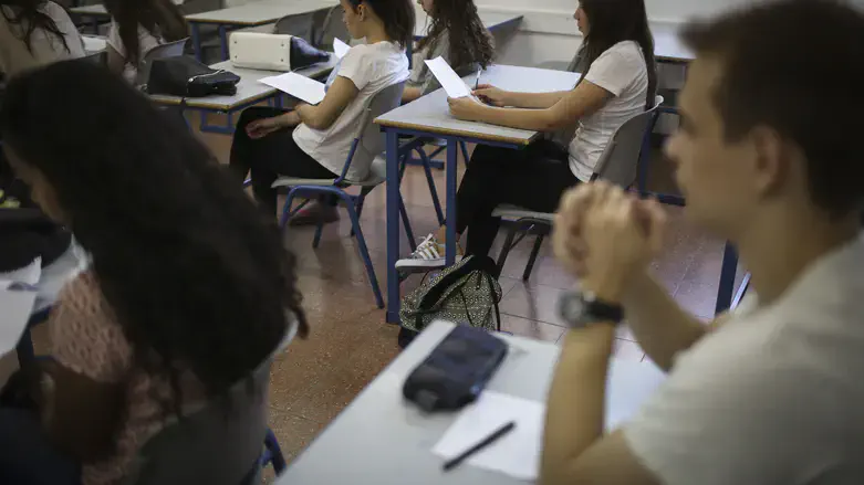 שוברים שביתה: המורים שיוצאים נגד רן ארז ומגיעים ללמד בכיתות