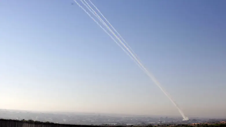 אחרי 20 שעות של שקט: עשרות שיגורים במטח לעבר עכו והסביבה