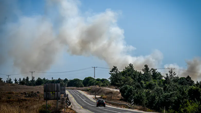 תיעוד מטמרה: רכב ממשיך לנסוע באזעקה, טיל נופל לידו