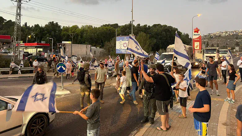 תושבים מיו”ש מפגינים בעשרות צמתים: “דורשים ביטחון”