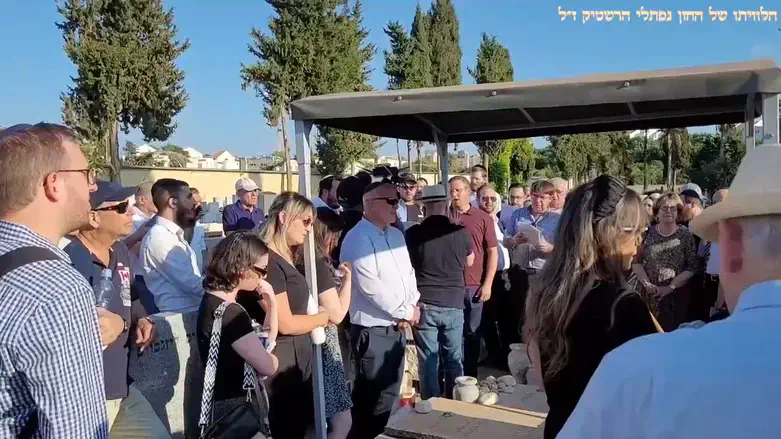 מרגש: חזנות בהלווית החזן נפתלי הרשטיק ז”ל – כפי שכתב בצוואה