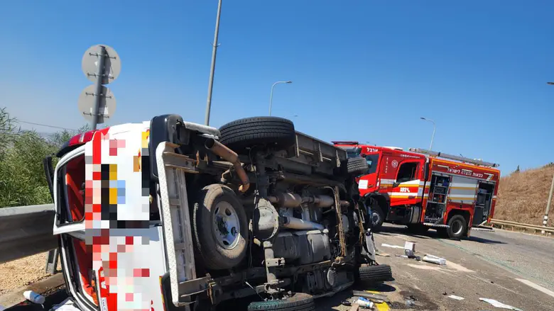 חמישה פצועים בתאונה במעורבות אמבולנס סמוך לפוריה