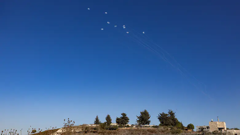 כל העדכונים: 35 רקטות חצו מלבנון, הקלות בהנחיות בצפון