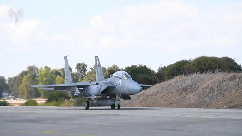 תיעוד מהמראת מטוסי F15 לתקיפה בתימן