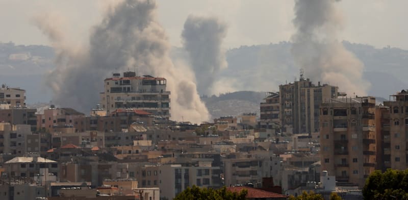 המבט מאירופה: הפוליטיקאים שותקים, וישראל נתפסת כאחראית בלעדית למצב בלבנון