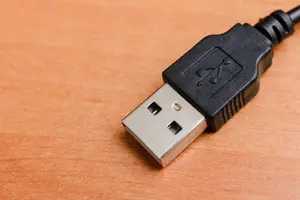 אפל צפויה לחסל את חיבור ה-USB הוותיק – והתעשייה כולה בעקבותיה