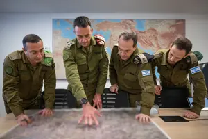 המוח שמנחה את הפצצה למטרה: הצצה לחדר המסווג ביותר ב”בור” של חיל האוויר