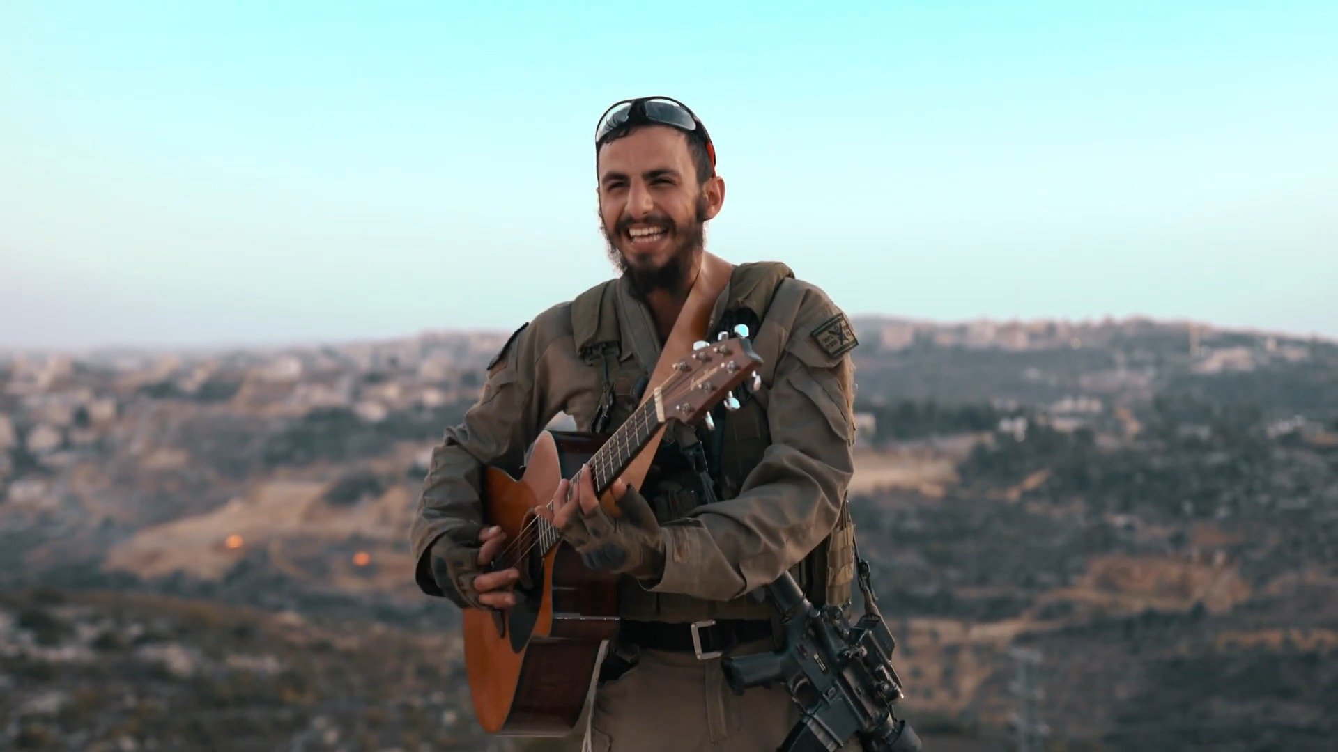 החייל החב”די בסינגל קליפ ייחודי: “לחיים!”