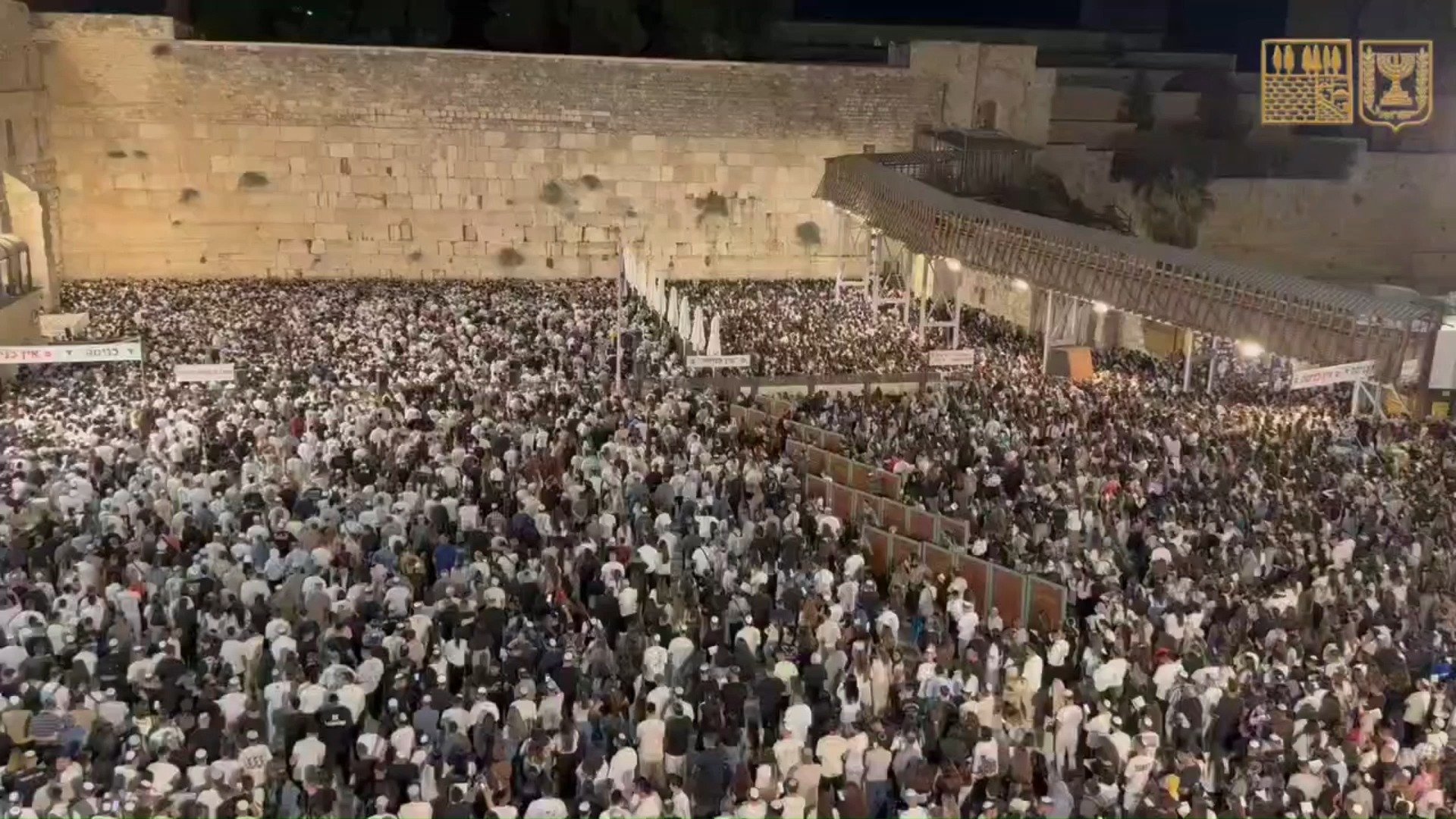 רבבות בקבלת עול מלכות שמיים: תיעוד מרגש מהכותל המערבי