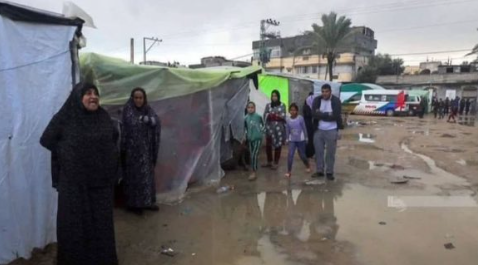 עם הגשם הראשון, העזתים כבר נרטבים: “מה יהיה בחורף?”