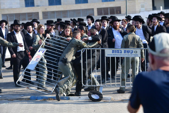 לקראת גיוס חרדים מחר: בצה”ל נערכים להפגנות ונועלים את הבקו”ם