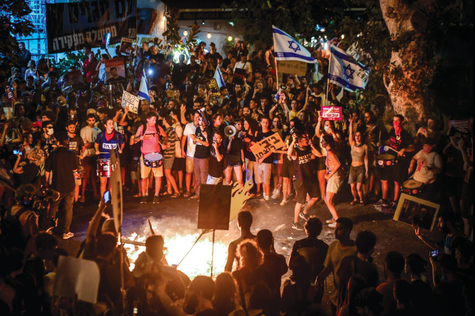 ראש חטיבת השבויים לשעבר במוסד: “ההפגנות מקשיחות את עמדת חמאס”