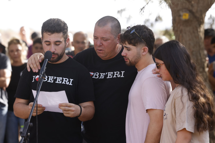 “המלאך השומר של ילדי בארי”: דנה וכרמל בכר ז”ל הובאו למנוחות בבארי