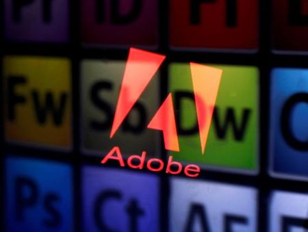 KeyBanc שומרת על דירוג חסר משקל למניית Adobe על רקע חששות לגבי הרבעון הרביעי